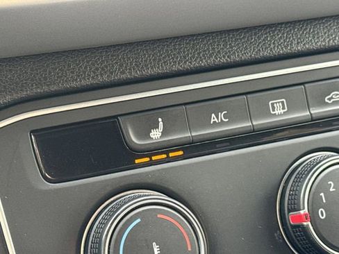 Used 2022 Volkswagen Atlas Cross Sport SE image 7