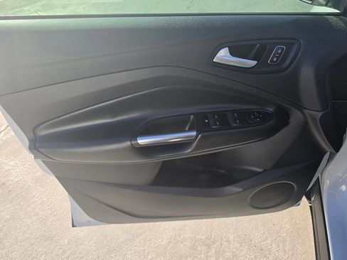 Used 2018 Ford Escape SE w/ SE Sync 3 Package AWD/4WD image 18