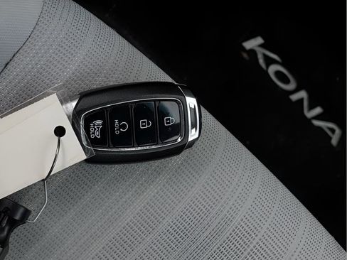 Certified 2023 Hyundai Kona SEL AWD/4WD image 18