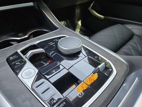 Used 2023 BMW X7 xDrive40i w/ M Sport Package AWD/4WD image 21
