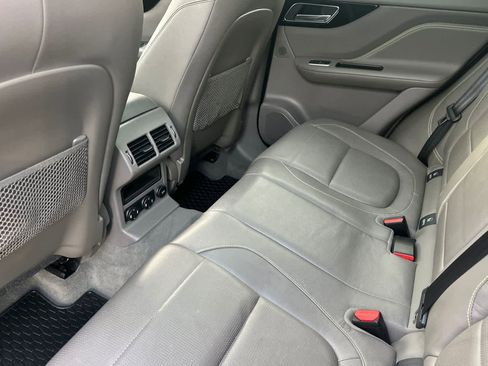 Used 2018 Jaguar F-PACE R-Sport image 4