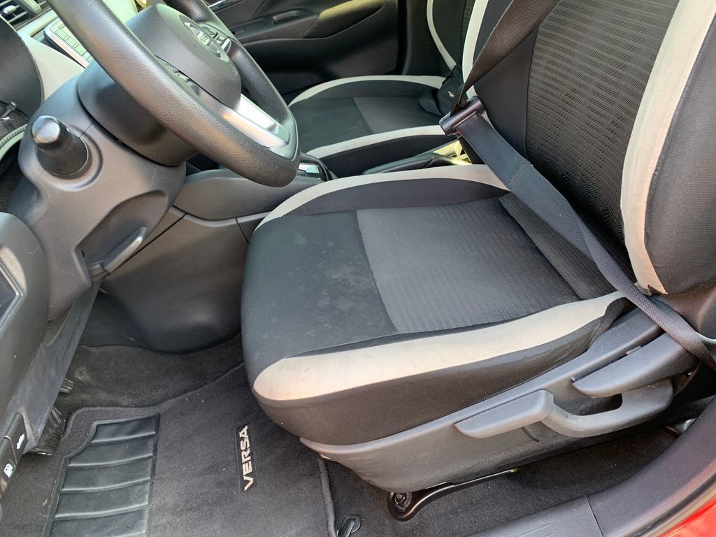 Used 2022 Nissan Versa SV FWD image 23