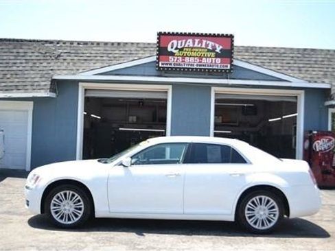 Used 2013 Chrysler 300 AWD w/ Driver Convenience Group image 1