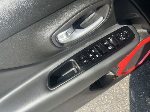 Used 2023 Jeep Renegade Trailhawk AWD/4WD image 15