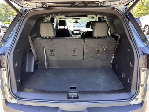 Used 2023 Chevrolet Traverse RS AWD/4WD image 7