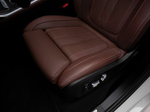 Used 2024 BMW X7 M60i AWD/4WD image 65