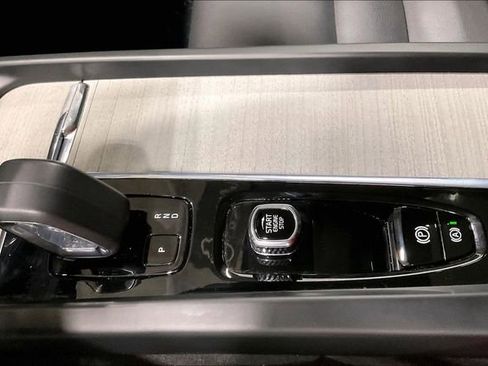 Certified 2025 Volvo XC60 B5 Plus image 32