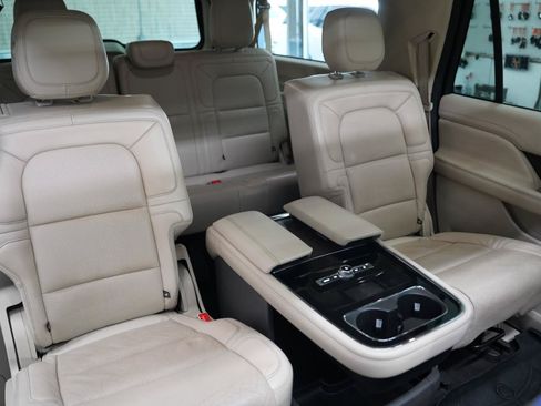 Used 2020 Lincoln Navigator L Reserve w/ Luxury Package AWD/4WD image 38