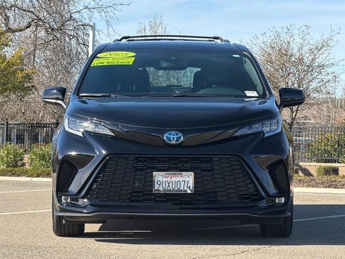 Used 2025 Toyota Sienna XSE w/ XSE Plus Package image 9