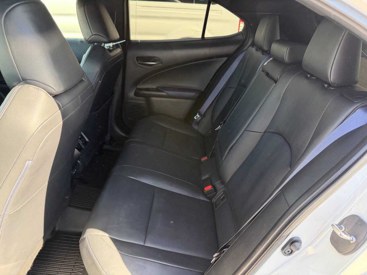 Used 2021 Lexus UX 250h w/ Premium Package AWD/4WD image 30