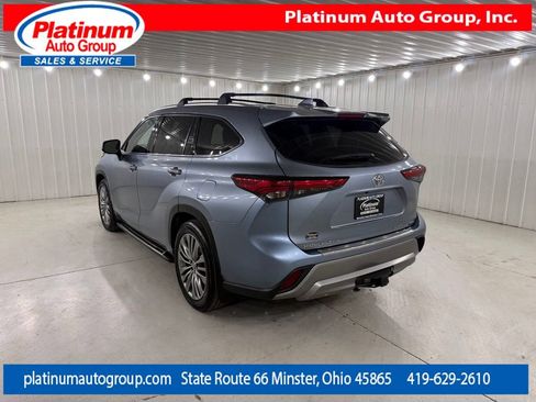 Used 2023 Toyota Highlander Platinum AWD/4WD image 3