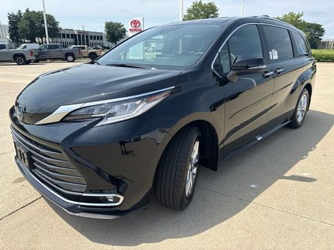 Certified 2025 Toyota Sienna Limited AWD/4WD image 6