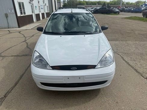 Used 2000 Ford Focus SE FWD image 2