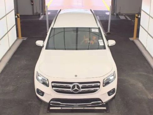 Used 2020 Mercedes-Benz GLB 250 w/ Premium Package image 3