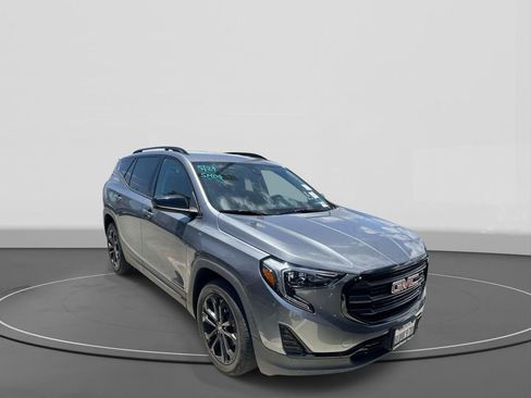 Used 2021 GMC Terrain SLE w/ Elevation Edition FWD image 3