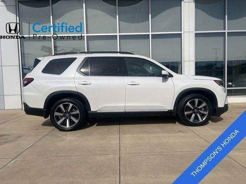 Certified 2024 Honda Pilot Touring image 2