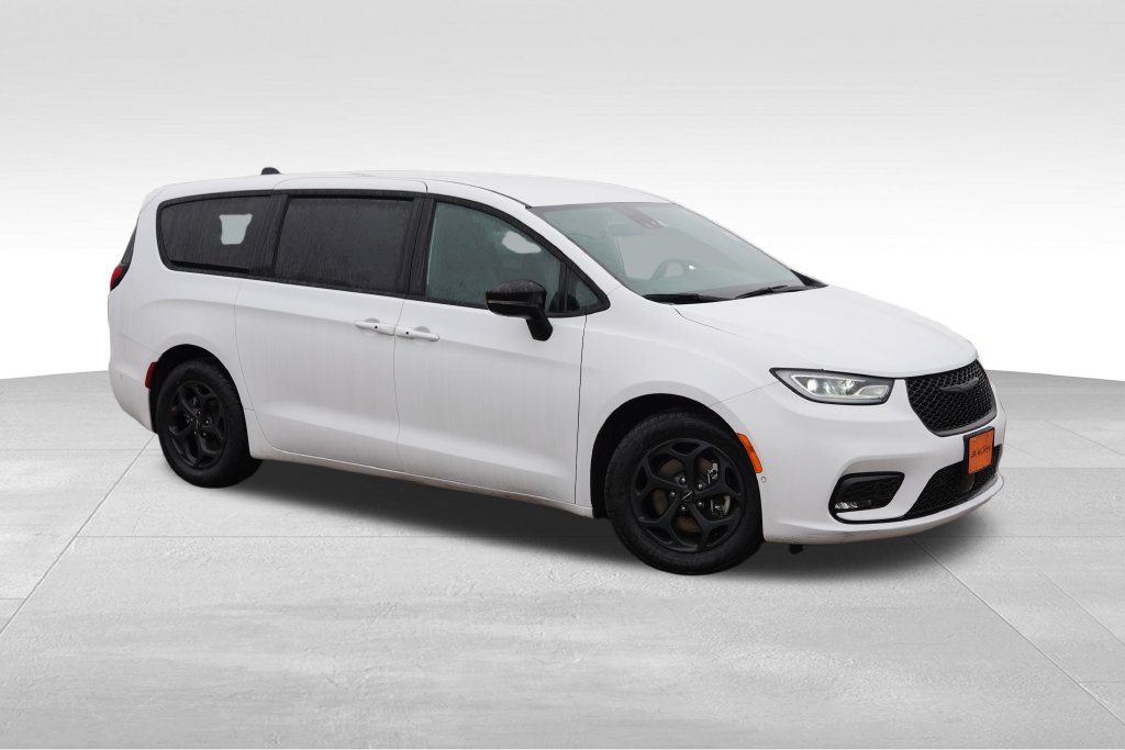 Used 2024 Chrysler Pacifica Limited FWD image 2