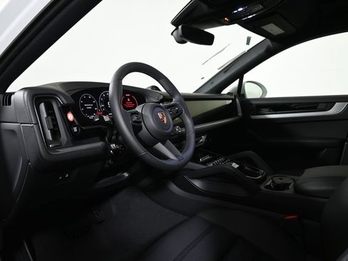 Used 2026 Porsche Cayenne Coupe AWD/4WD image 4