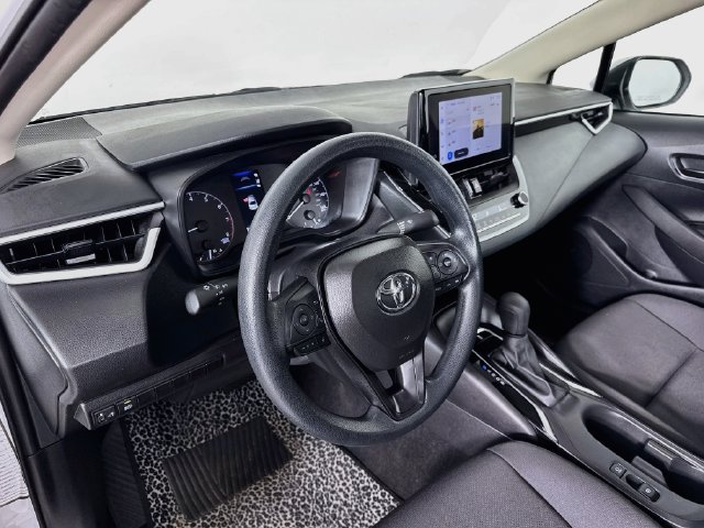 Used 2025 Toyota Corolla LE FWD image 13