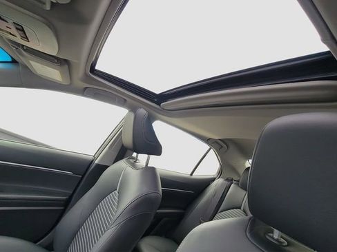 Used 2018 Toyota Camry SE w/ Moonroof Package image 18