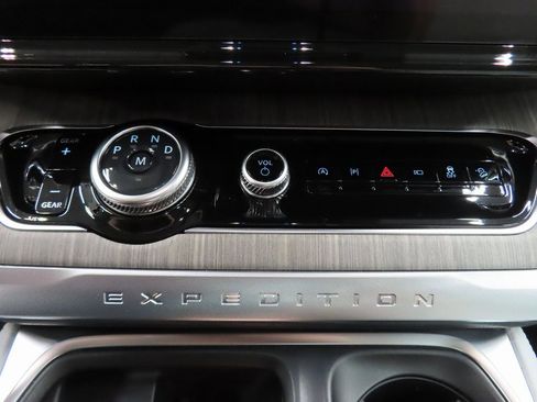 Used 2025 Ford Expedition Max Platinum w/ Platinum Ultimate Package image 67