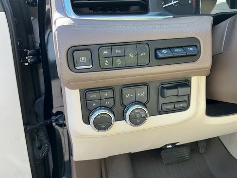 Used 2021 GMC Yukon XL Denali w/ Denali Ultimate Package AWD/4WD image 19