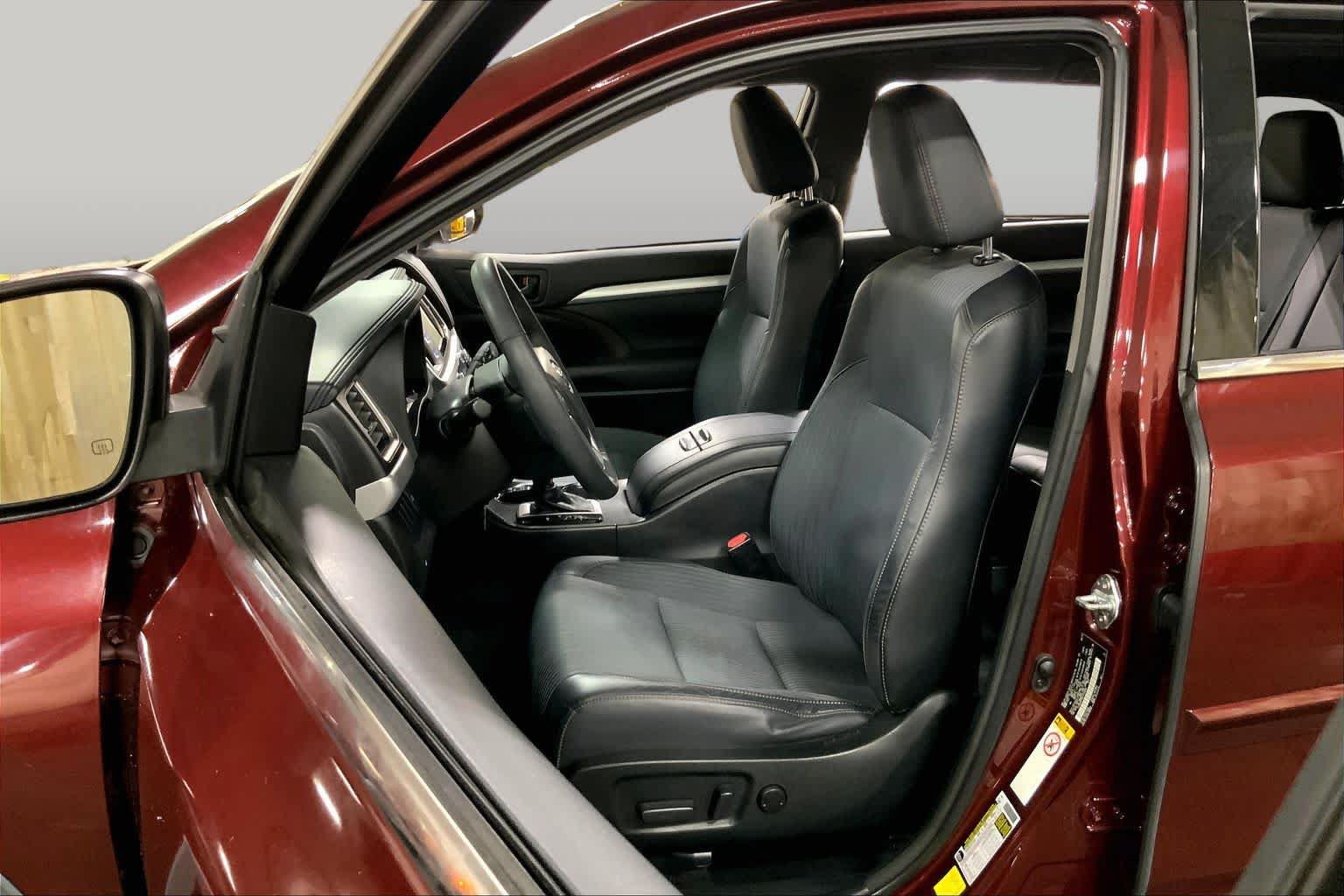 Used 2015 Toyota Highlander Plus AWD/4WD image 8