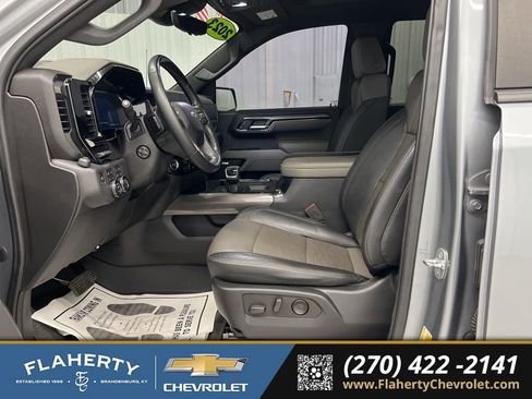 Used 2023 Chevrolet Silverado 1500 ZR2 w/ Technology Package AWD/4WD image 9