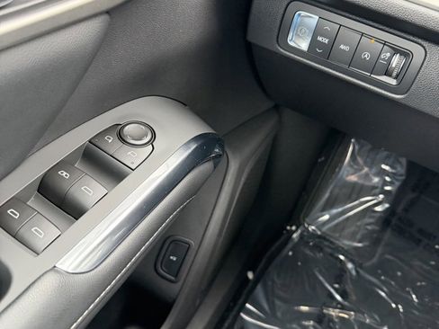 New 2026 Chevrolet Traverse LT image 11