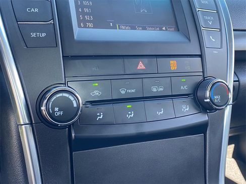 Used 2017 Toyota Camry LE image 22