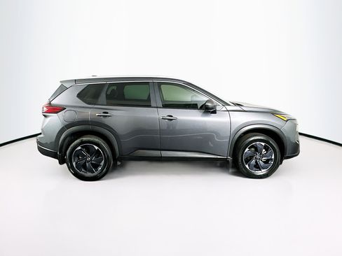 Used 2025 Nissan Rogue SV w/ SV Premium Package image 10