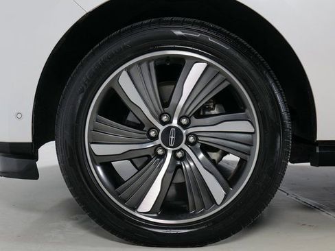 Used 2019 Lincoln Navigator Reserve image 9