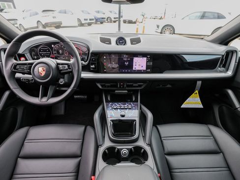 Certified 2026 Porsche Cayenne Coupe image 24