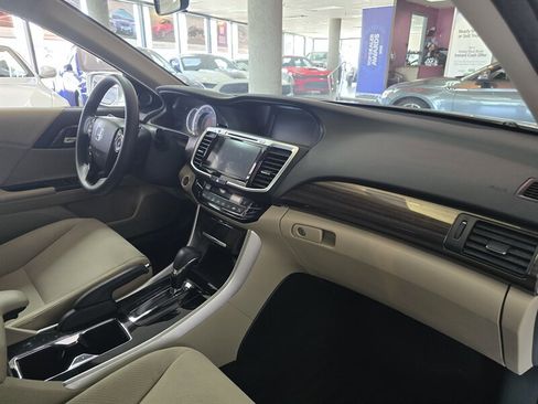 Used 2016 Honda Accord EX image 13