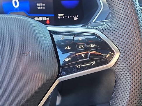 Certified 2022 Volkswagen Tiguan SE R-Line image 20