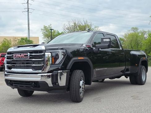 New 2026 GMC Sierra 3500 SLE w/ SLE Value Package AWD/4WD image 11