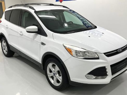 Used 2016 Ford Escape SE w/ Equipment Group 201A AWD/4WD image 4