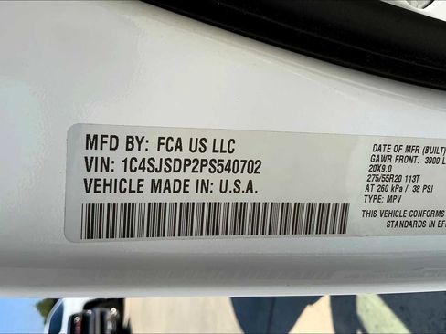 Used 2023 Jeep Wagoneer L Series III w/ Preferred Equipment Group image 35