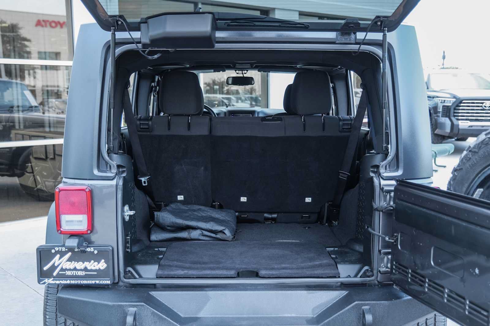 Used 2018 Jeep Wrangler Unlimited Sport S AWD/4WD image 45