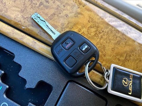 Used 2005 Lexus SC 430 Convertible image 36