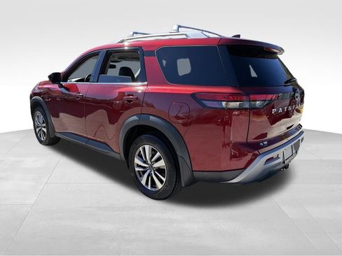 Used 2022 Nissan Pathfinder SL image 5
