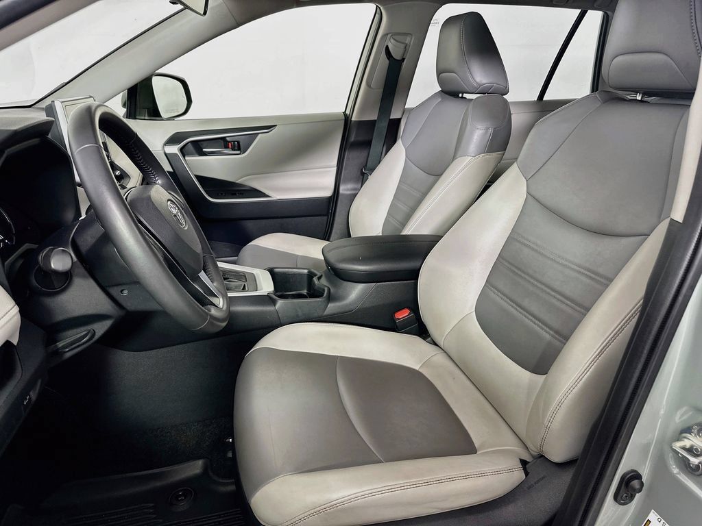 Used 2023 Toyota RAV4 XLE Premium FWD image 7