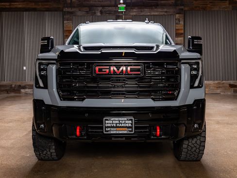 Used 2025 GMC Sierra 2500 AT4X image 2