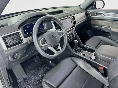 Used 2023 Volkswagen Atlas Cross Sport SE FWD image 9