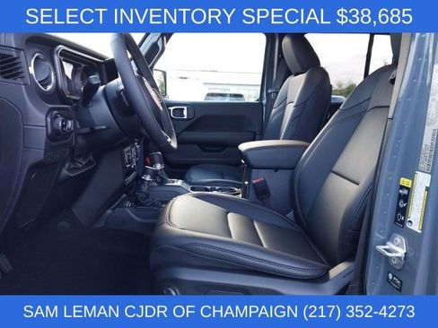 New 2025 Jeep Gladiator Sport image 3