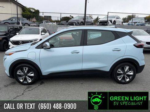 Used 2023 Chevrolet Bolt EUV LT w/ Convenience Package FWD image 8