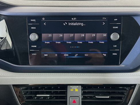 Used 2023 Volkswagen Taos SE w/ Panoramic Sunroof Package FWD image 19