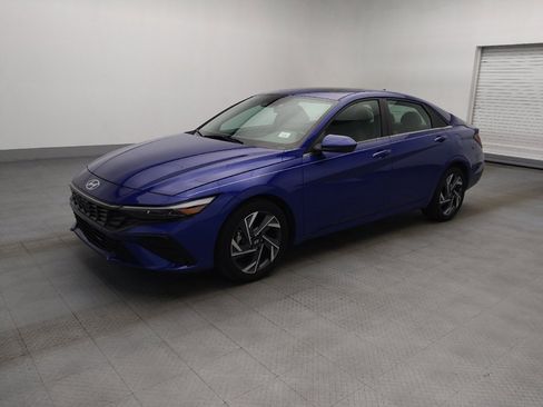 Used 2025 Hyundai Elantra SEL FWD image 2