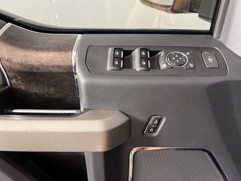 Used 2022 Ford F250 Lariat w/ Chrome Package image 27