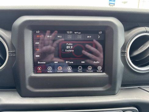 Used 2020 Jeep Gladiator Overland w/ Trailer Tow Package image 24